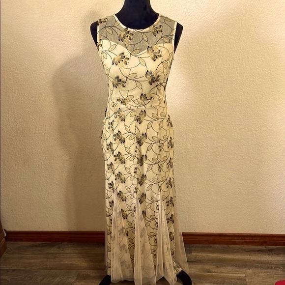 CANDALITE PETITE Gold Floral Party Dress - Picture 2 of 8